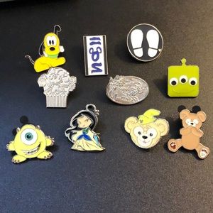 Disney Pin Lot (10)